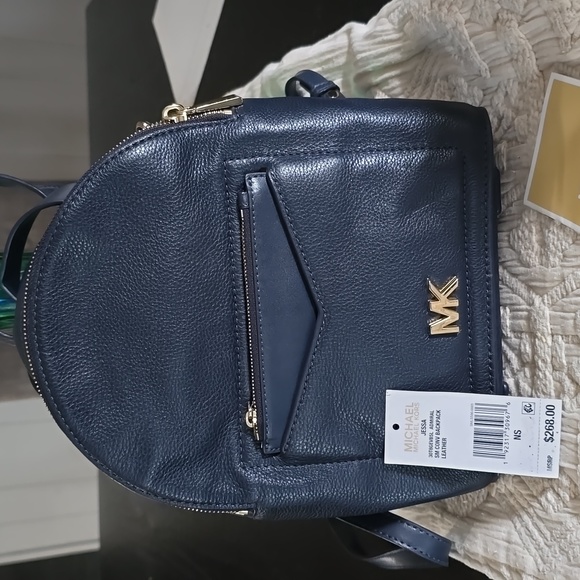 Michael Kors Handbags - Michael kors JESSA sm conv backpack 💝